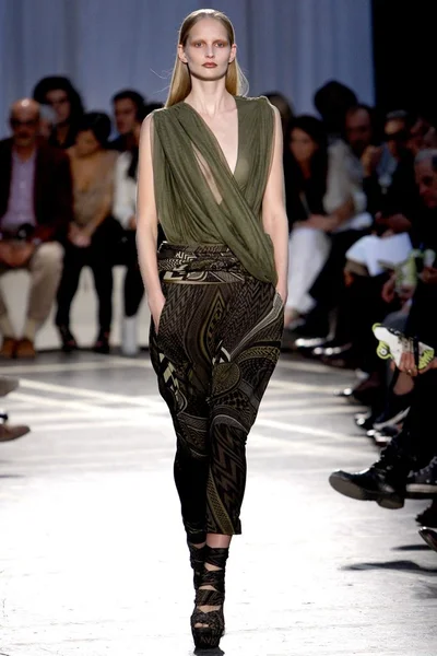 Look 29